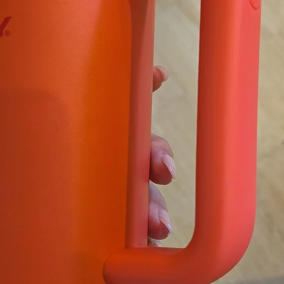 New Stanley Quencher H2.0 30 Oz Hot Coral Tumbler - Picture 3 of 7